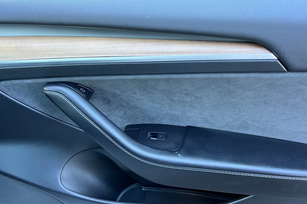 Thumbnail: 2022 Tesla Model 3 - 21