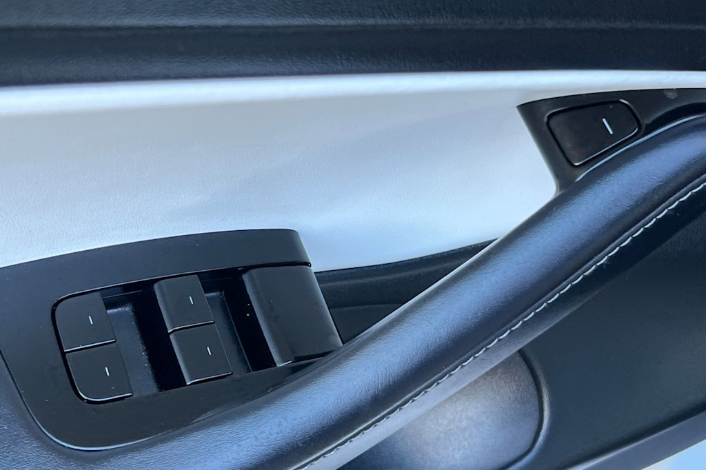 Thumbnail: 2020 Tesla Model 3 - 17