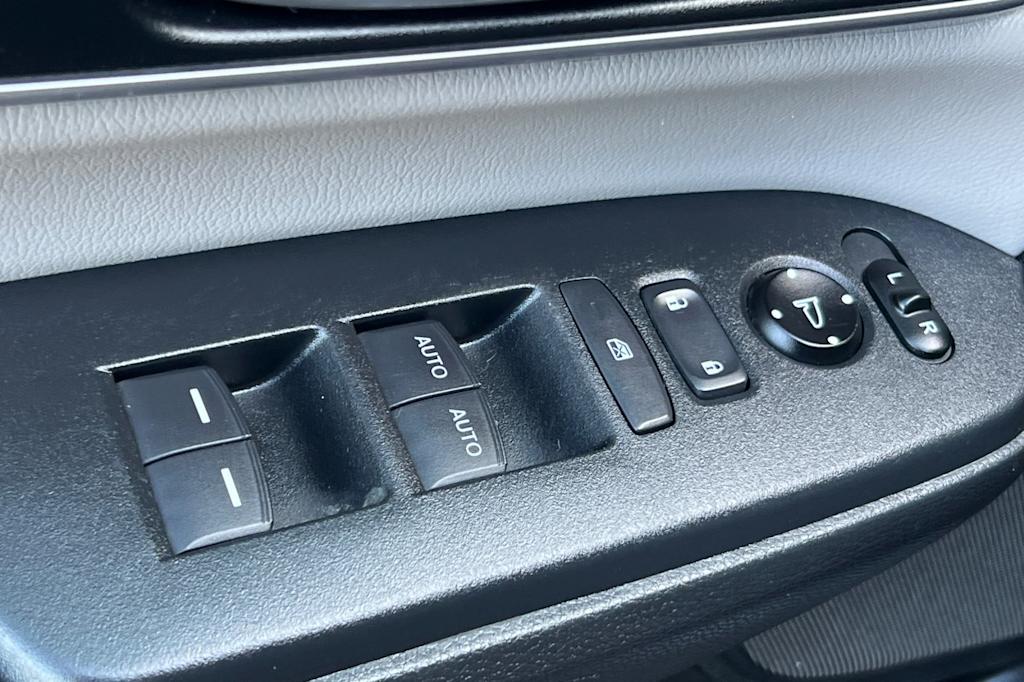Thumbnail: 2017 Honda CR-V - 21