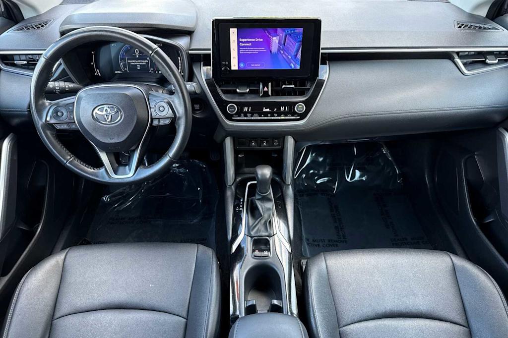 2024 Toyota Corolla Cross XLE 2