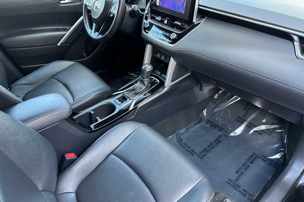 2024 Toyota Corolla Cross XLE 12