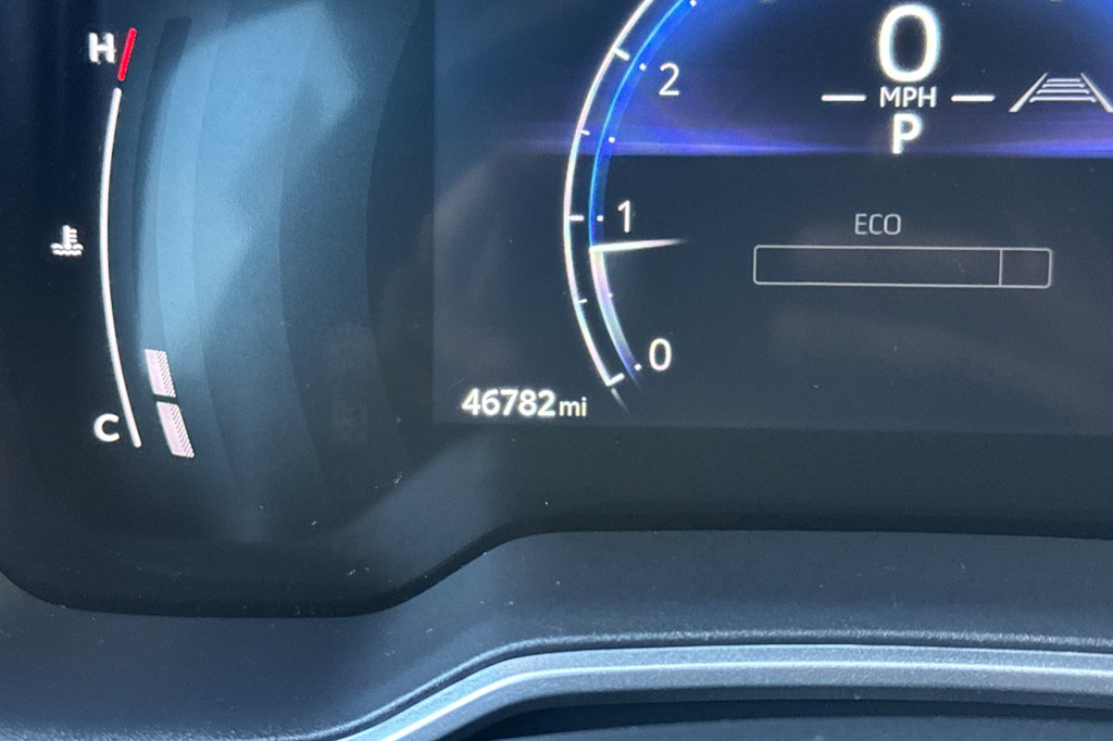 2024 Toyota Corolla Cross XLE 32