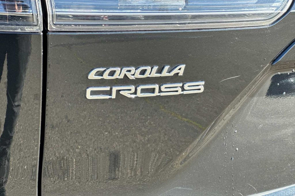 2024 Toyota Corolla Cross XLE 7