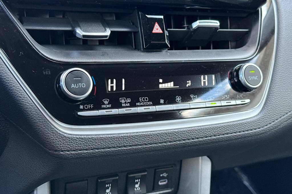2024 Toyota Corolla Cross XLE 27