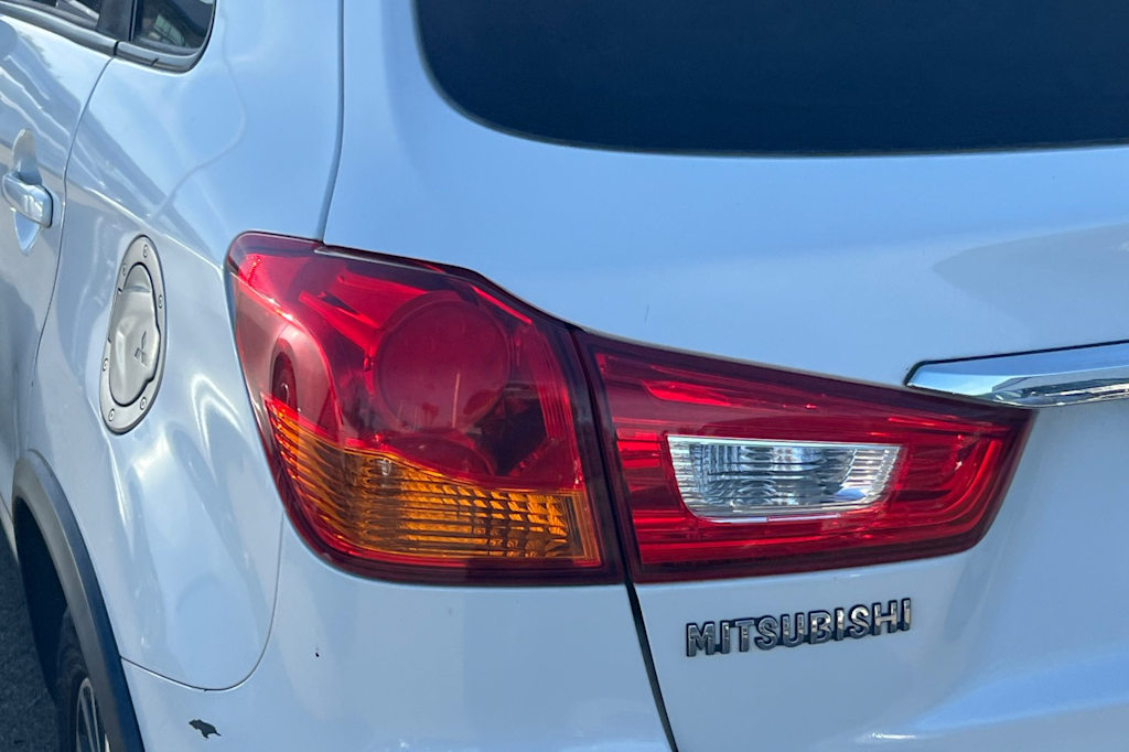 Thumbnail: 2019 Mitsubishi Outlander Sport - 17