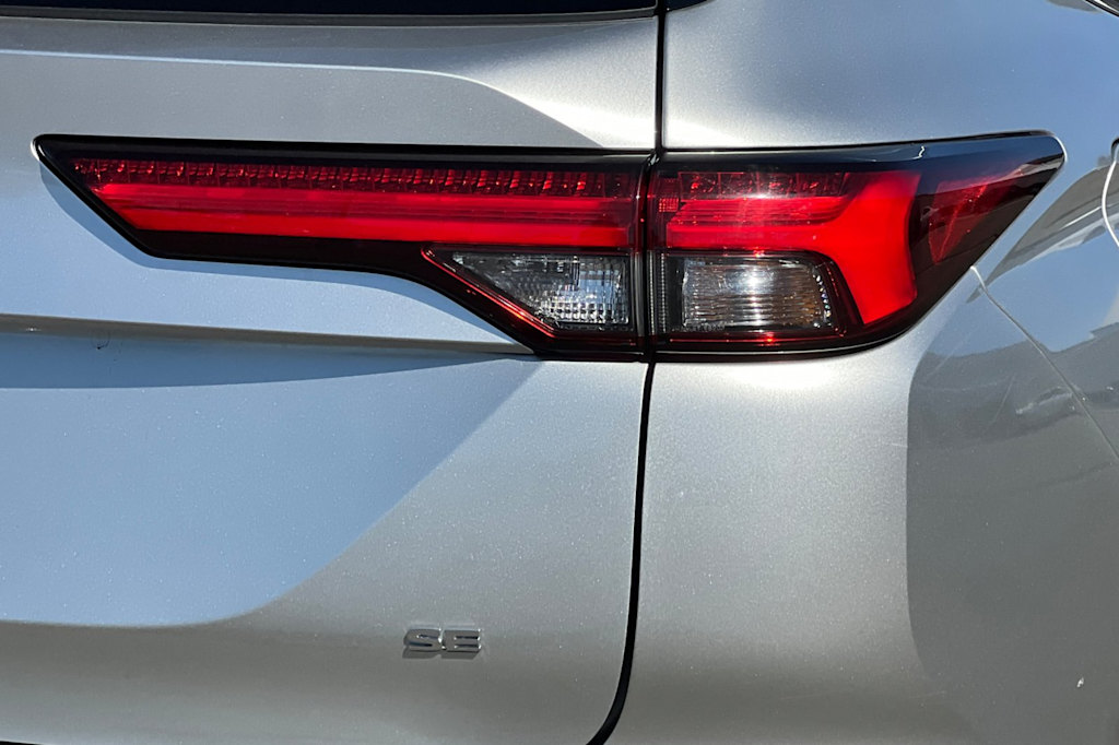 Thumbnail: 2023 Mitsubishi Outlander - 35