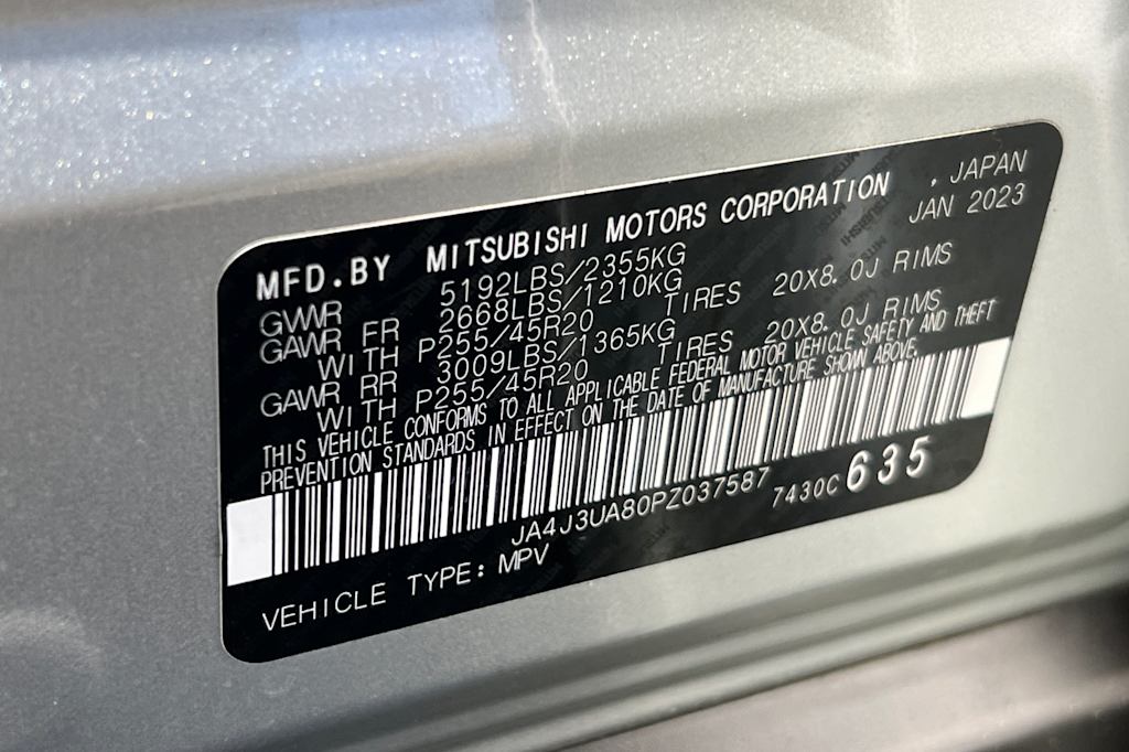 Thumbnail: 2023 Mitsubishi Outlander - 17