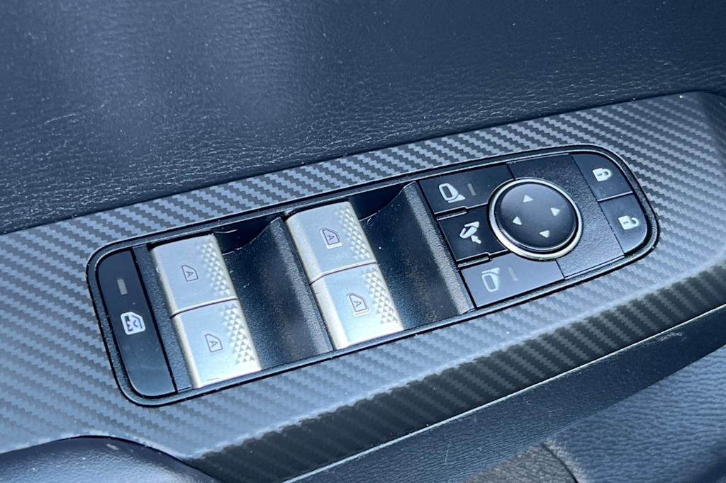 Thumbnail: 2023 Mitsubishi Outlander - 22