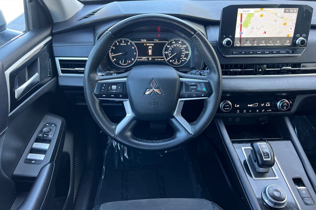 Thumbnail: 2023 Mitsubishi Outlander - 12