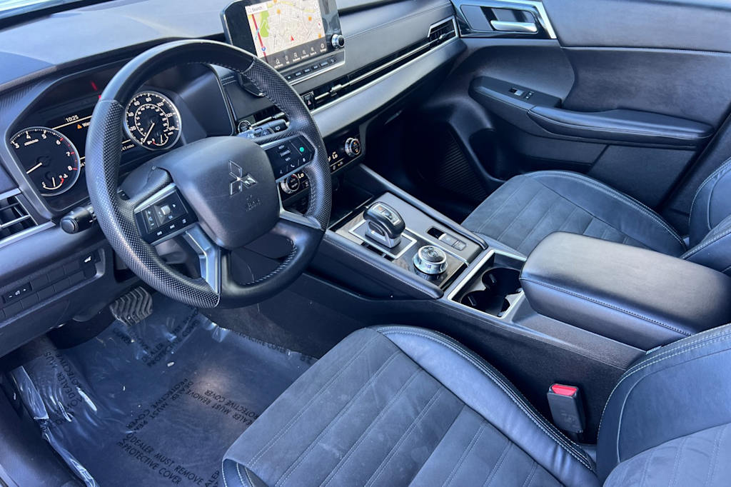 Thumbnail: 2023 Mitsubishi Outlander - 8