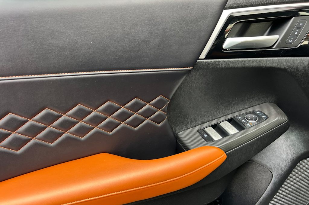 Thumbnail: 2024 Mitsubishi Outlander - 21