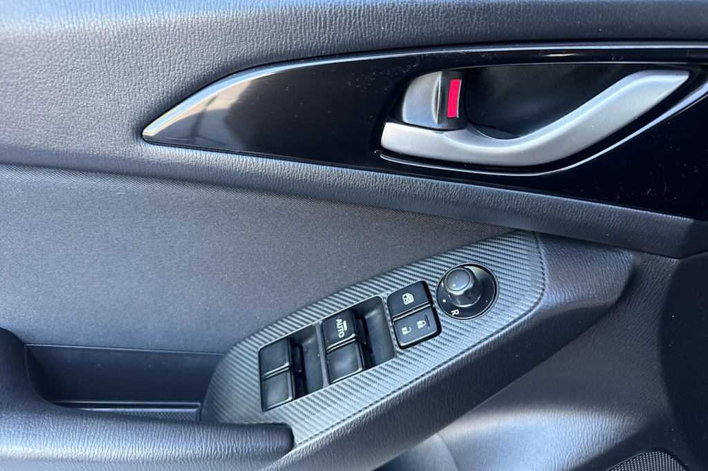 Thumbnail: 2016 Mazda Mazda3 - 21