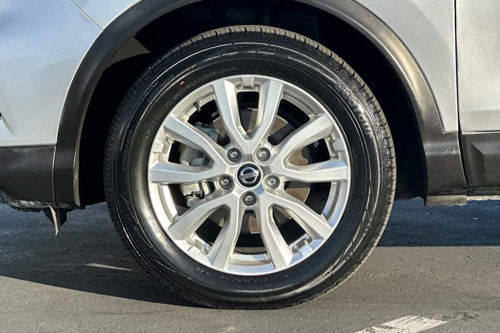 Thumbnail: 2021 Nissan Rogue Sport - 8