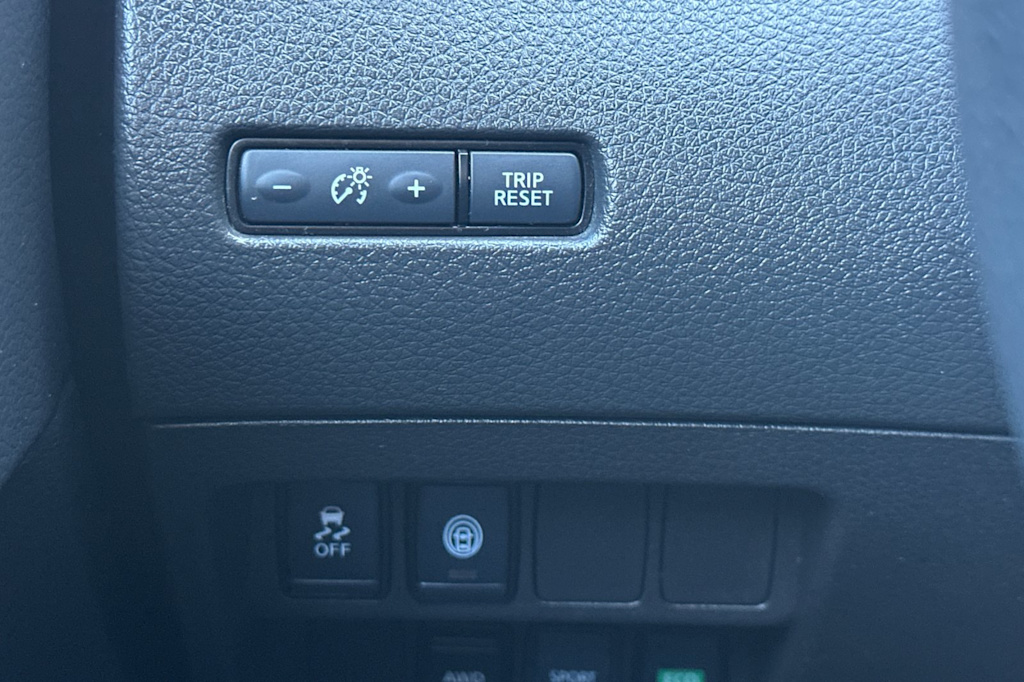 Thumbnail: 2021 Nissan Rogue Sport - 32