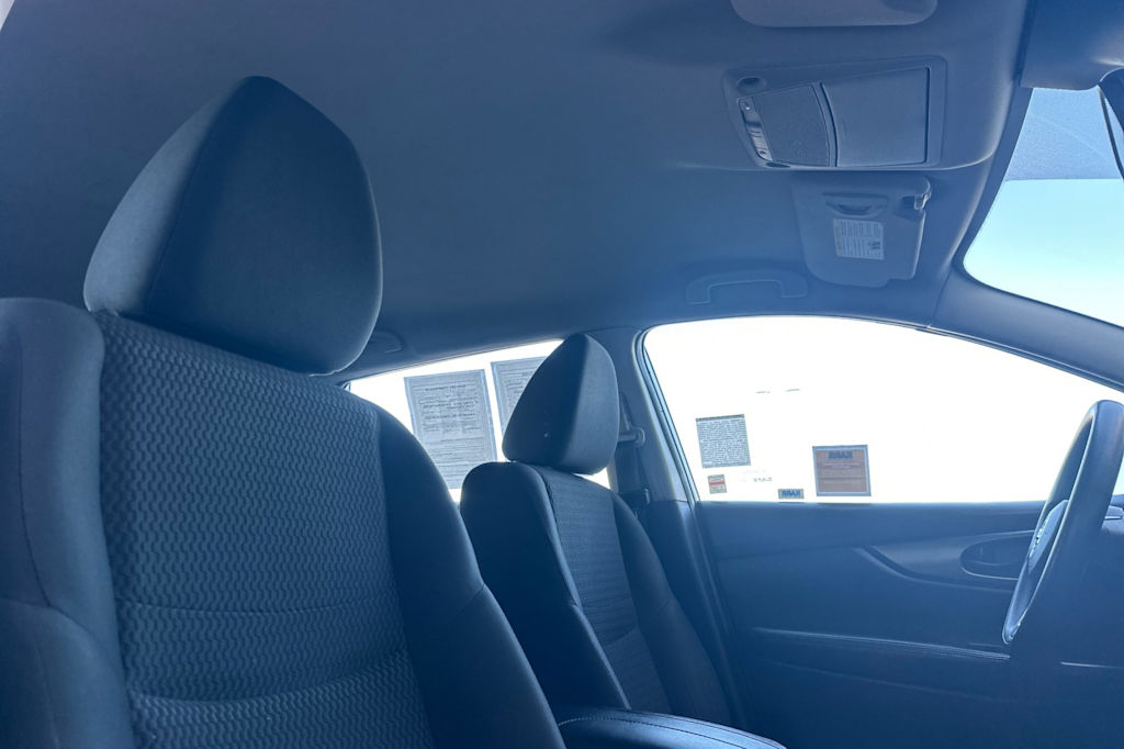 Thumbnail: 2021 Nissan Rogue Sport - 24