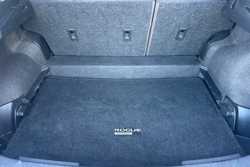 Thumbnail: 2021 Nissan Rogue Sport - 16