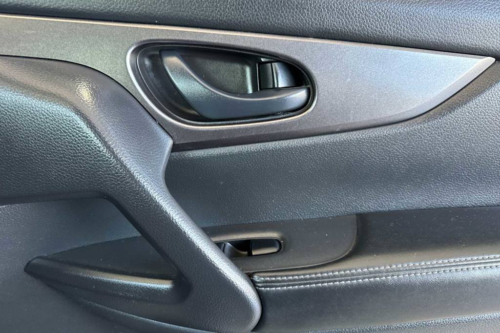 Thumbnail: 2019 Nissan Rogue Sport - 25