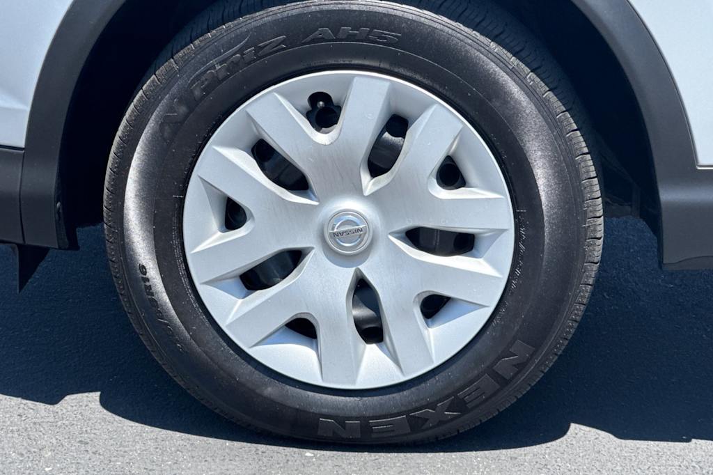 Thumbnail: 2019 Nissan Rogue Sport - 8