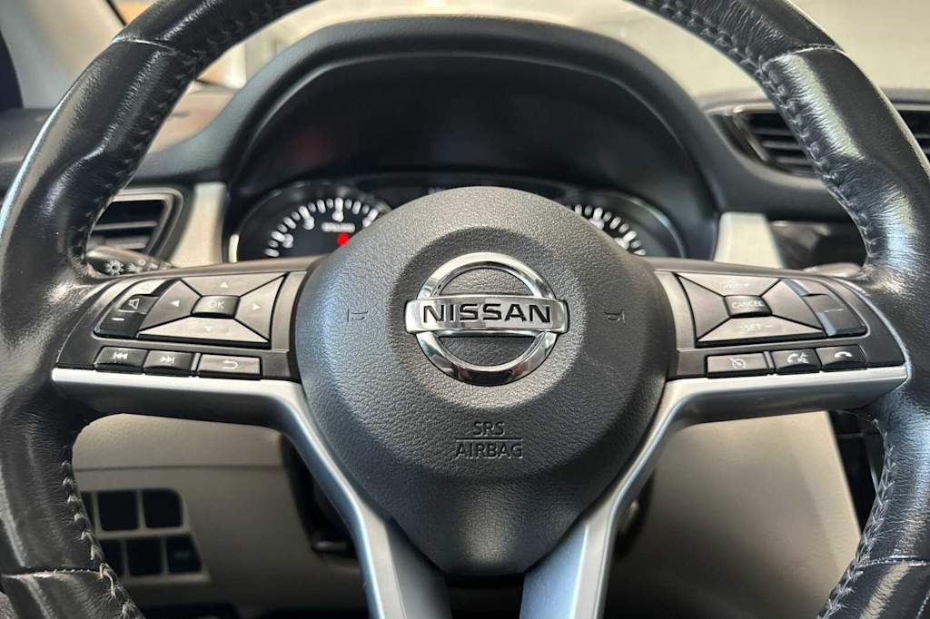Thumbnail: 2017 Nissan Rogue Sport - 30