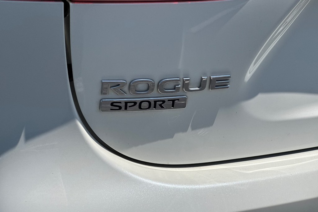 Thumbnail: 2017 Nissan Rogue Sport - 7