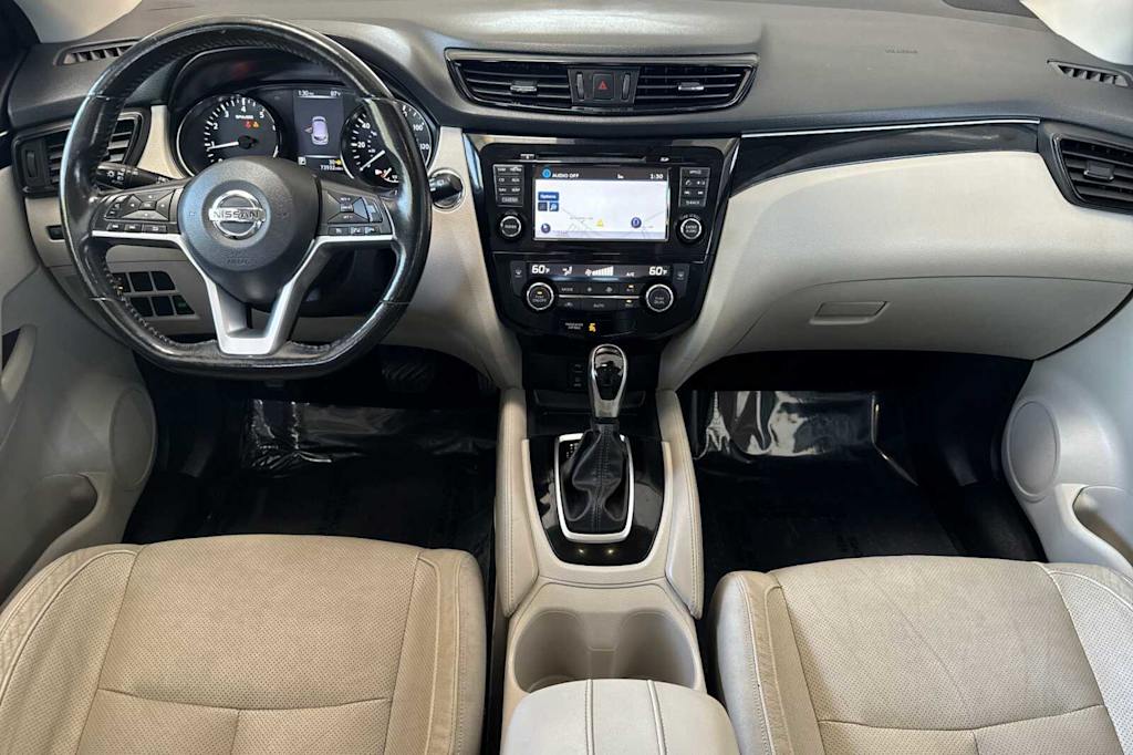 Thumbnail: 2017 Nissan Rogue Sport - 2