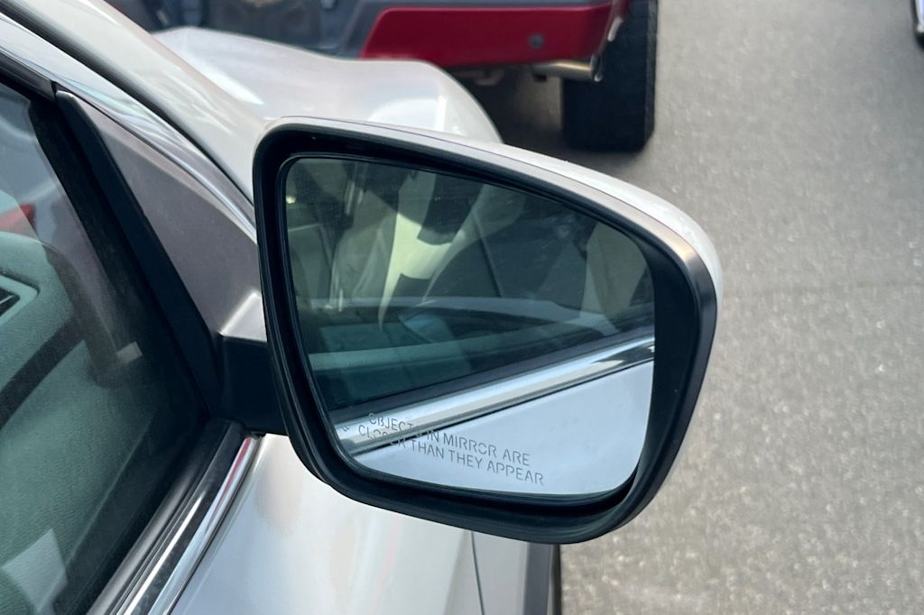 Thumbnail: 2019 Nissan Rogue Sport - 14