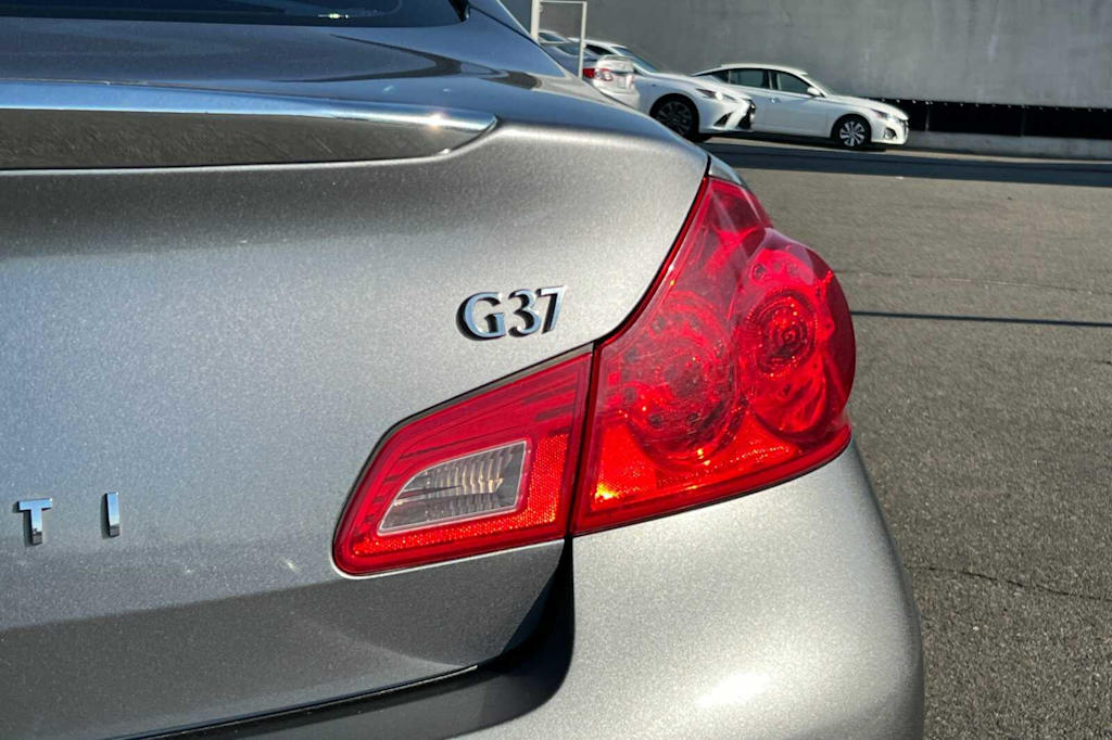 2011 INFINITI G37 Journey 31