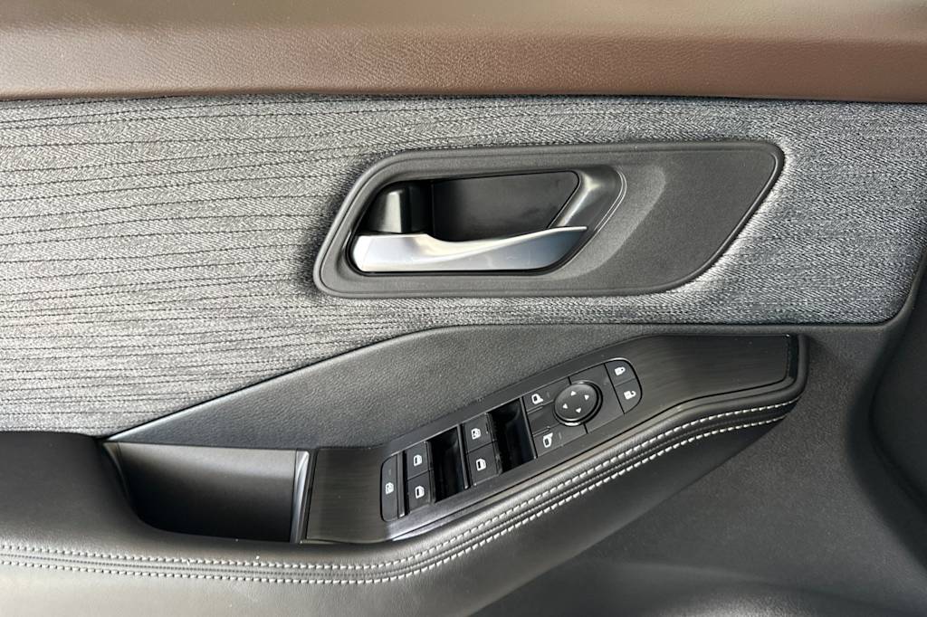 Thumbnail: 2022 Nissan Rogue - 22