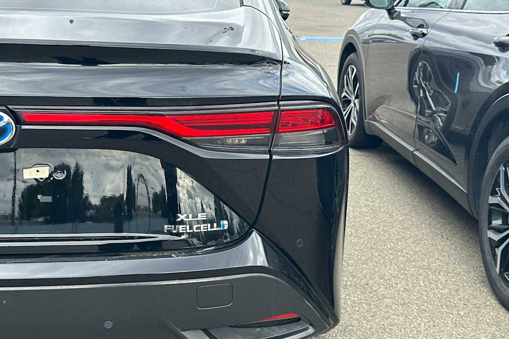 Thumbnail: 2022 Toyota Mirai - 17