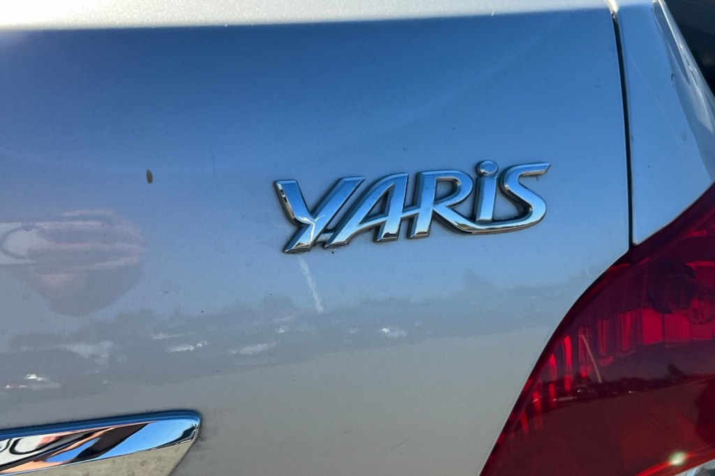 2012 Toyota Yaris Base 5