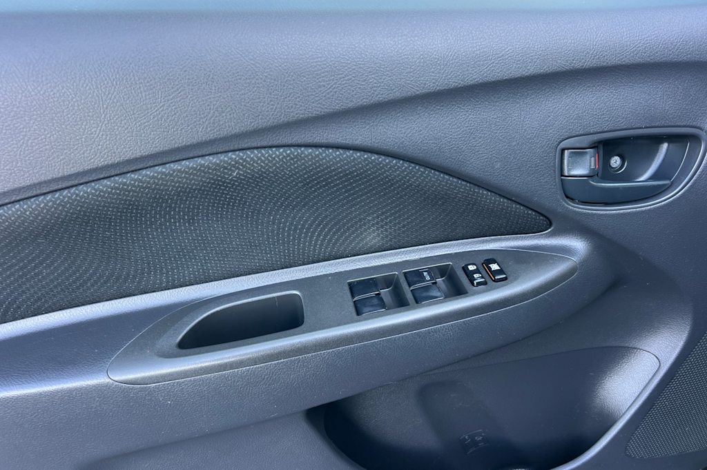 Thumbnail: 2012 Toyota Yaris - 19