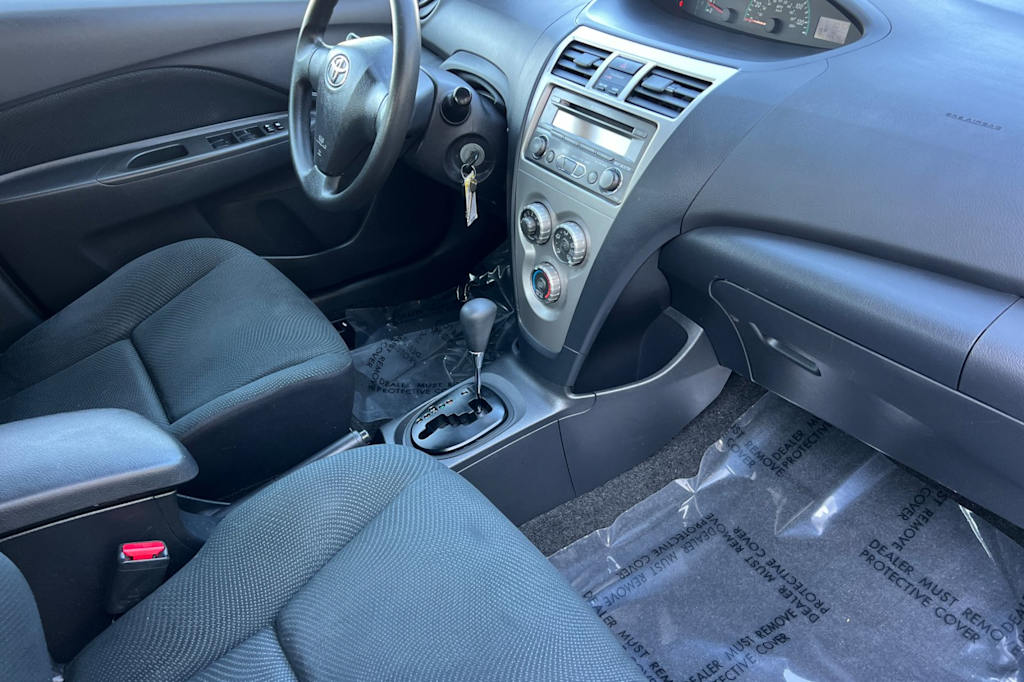 Thumbnail: 2012 Toyota Yaris - 12