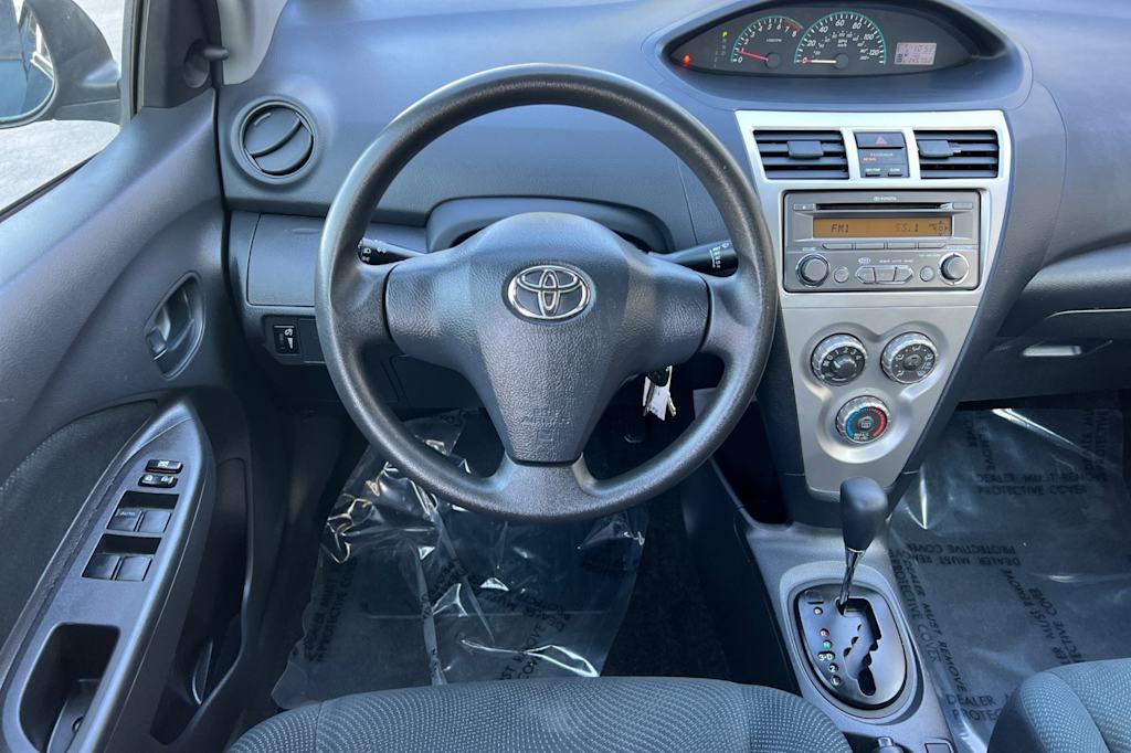 Thumbnail: 2012 Toyota Yaris - 11