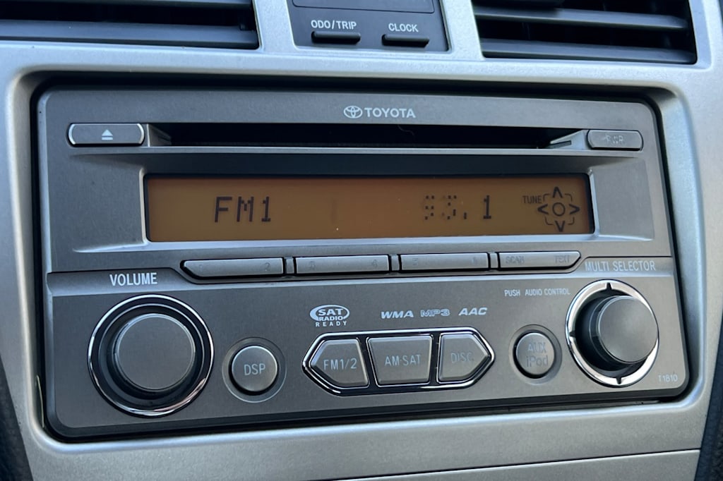 Thumbnail: 2012 Toyota Yaris - 23