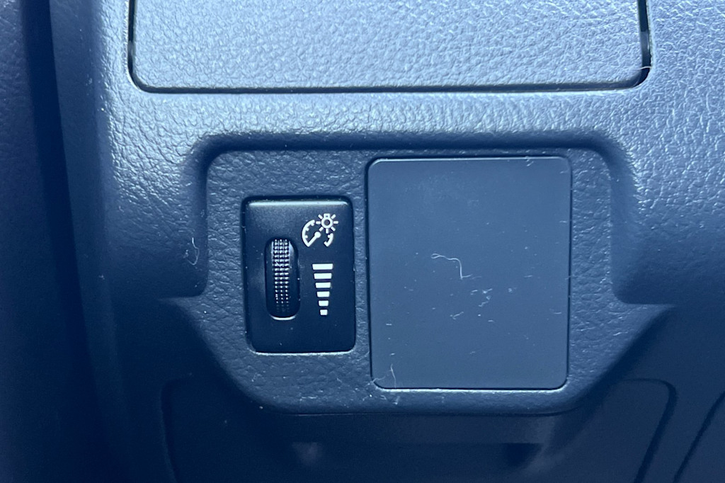 Thumbnail: 2012 Toyota Yaris - 29