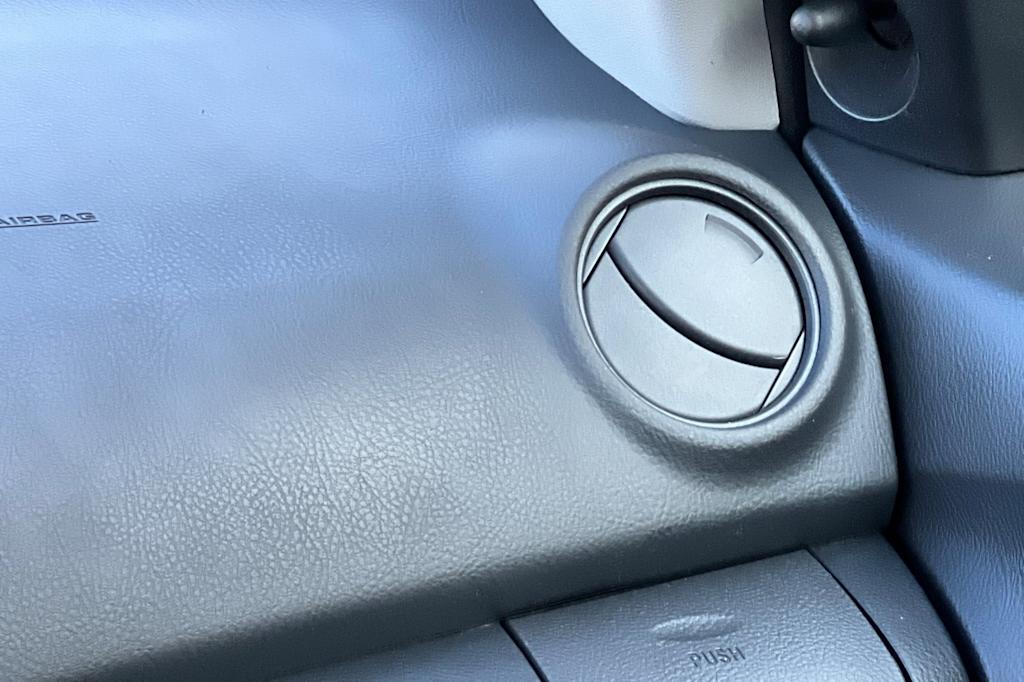 Thumbnail: 2012 Toyota Yaris - 21