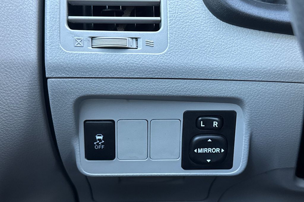 Thumbnail: 2011 Toyota Corolla - 28