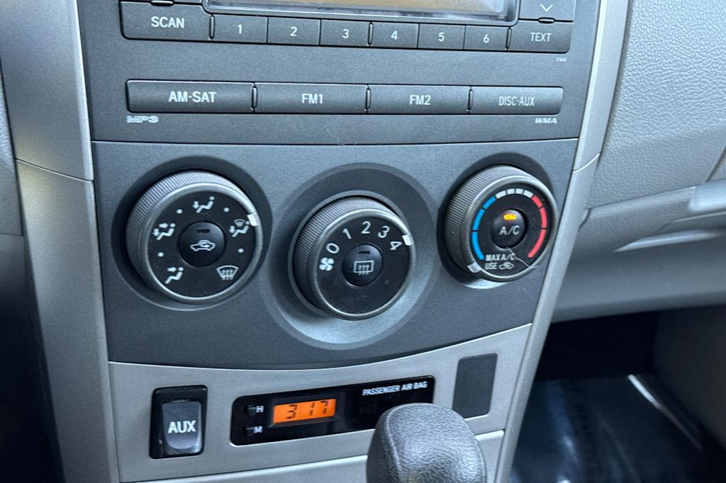 Thumbnail: 2011 Toyota Corolla - 23