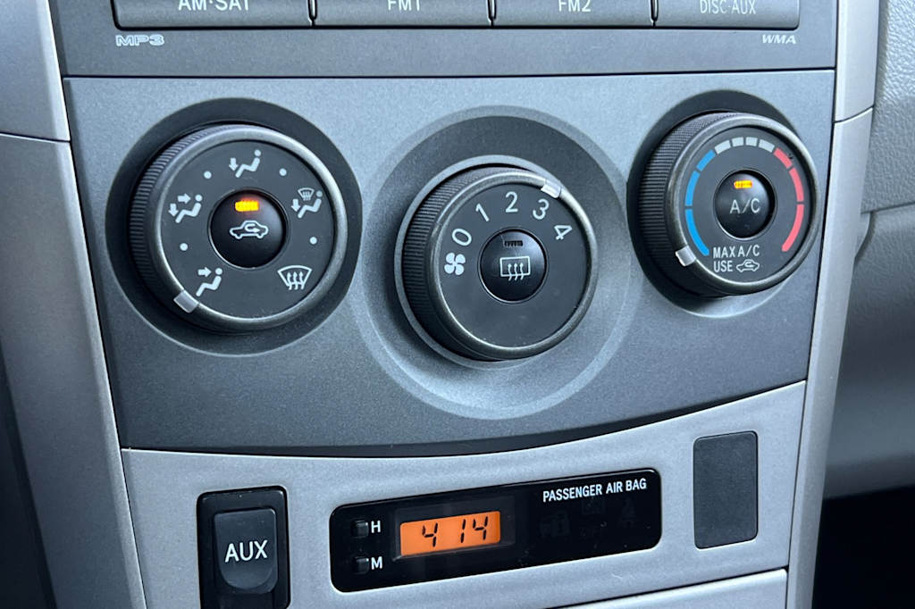 Thumbnail: 2011 Toyota Corolla - 25