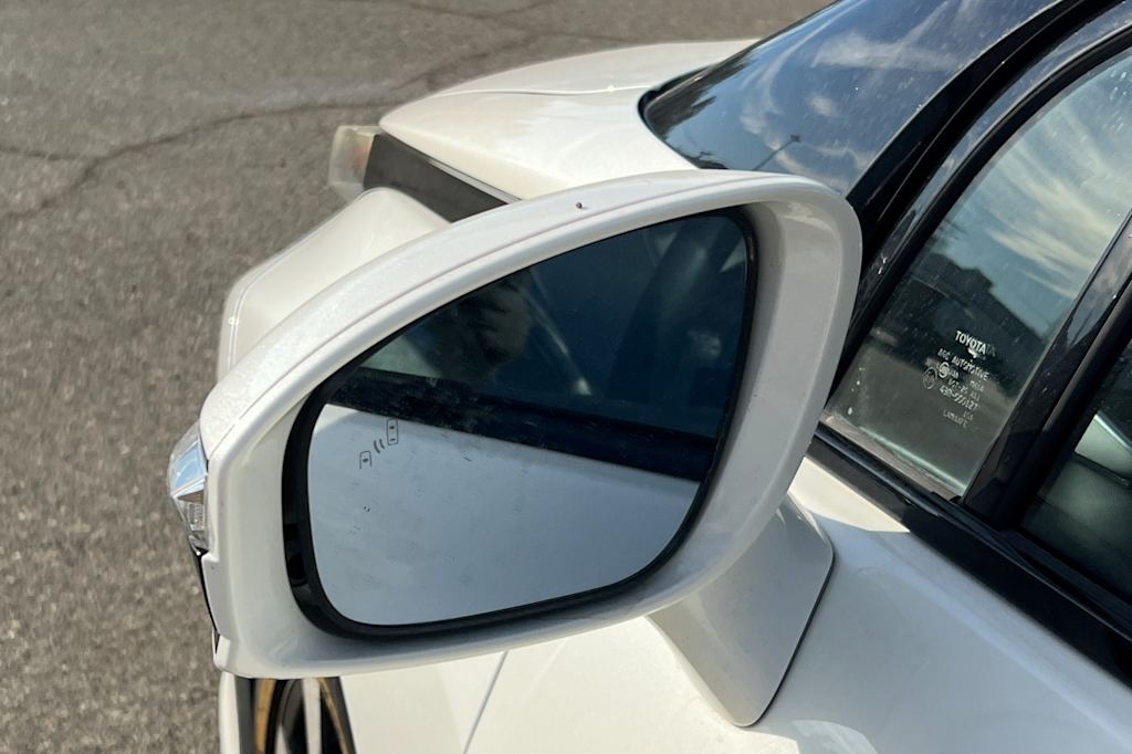 Thumbnail: 2017 Toyota Mirai - 14