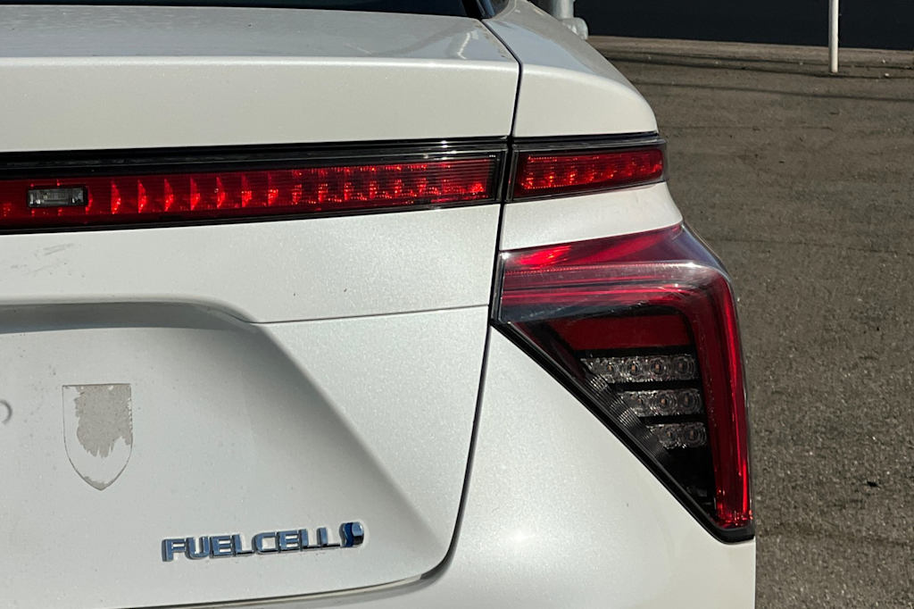 Thumbnail: 2017 Toyota Mirai - 22