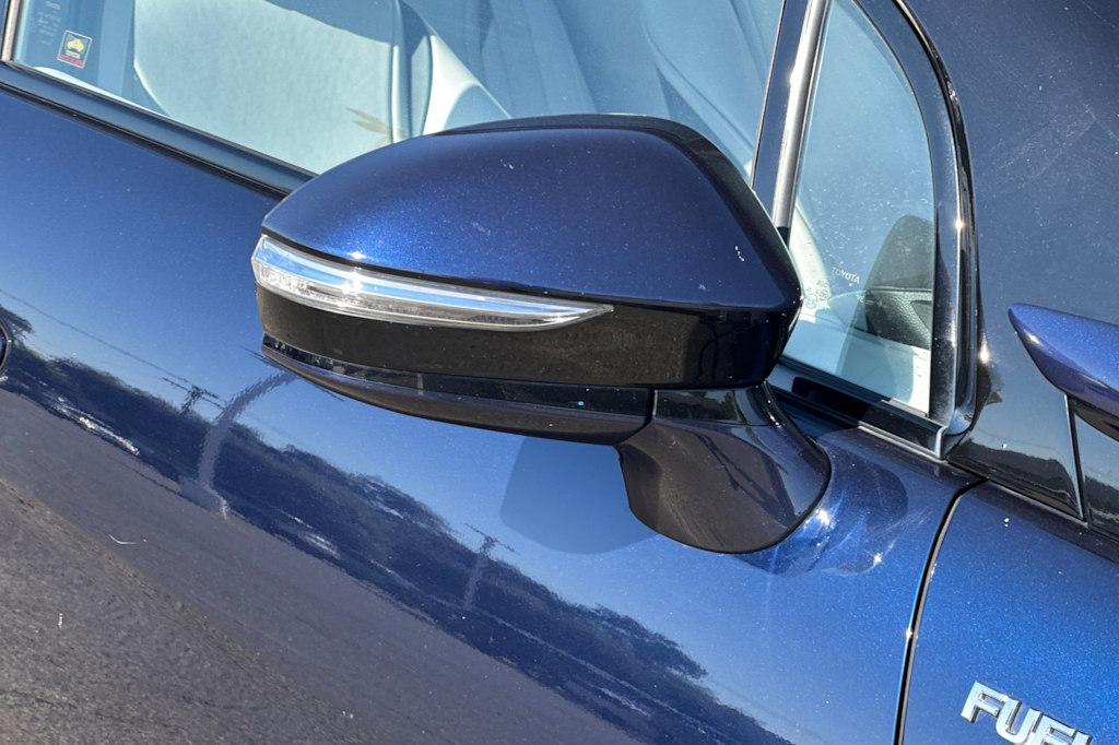Thumbnail: 2019 Toyota Mirai - 19
