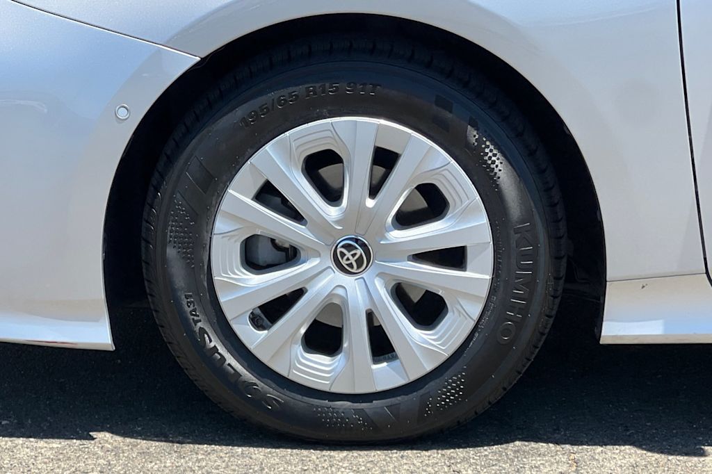 Thumbnail: 2021 Toyota Prius - 8