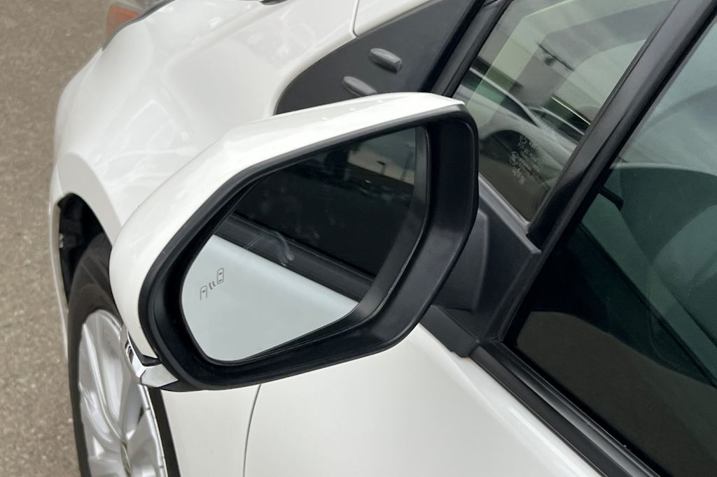 Thumbnail: 2022 Toyota Prius - 15