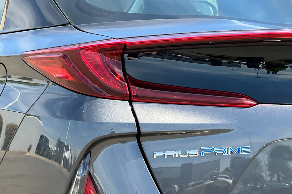 Thumbnail: 2017 Toyota Prius Prime - 30