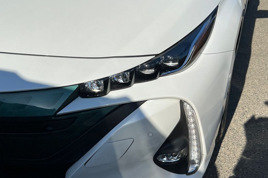 Thumbnail: 2017 Toyota Prius Prime - 12