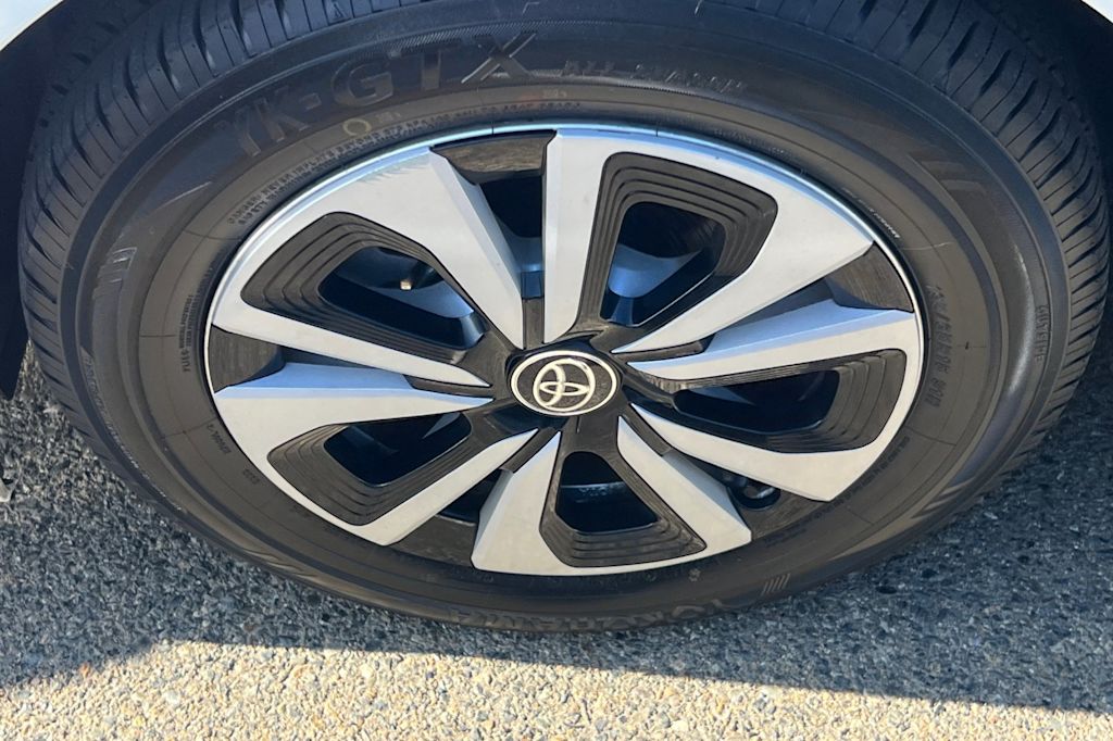 Thumbnail: 2017 Toyota Prius Prime - 6