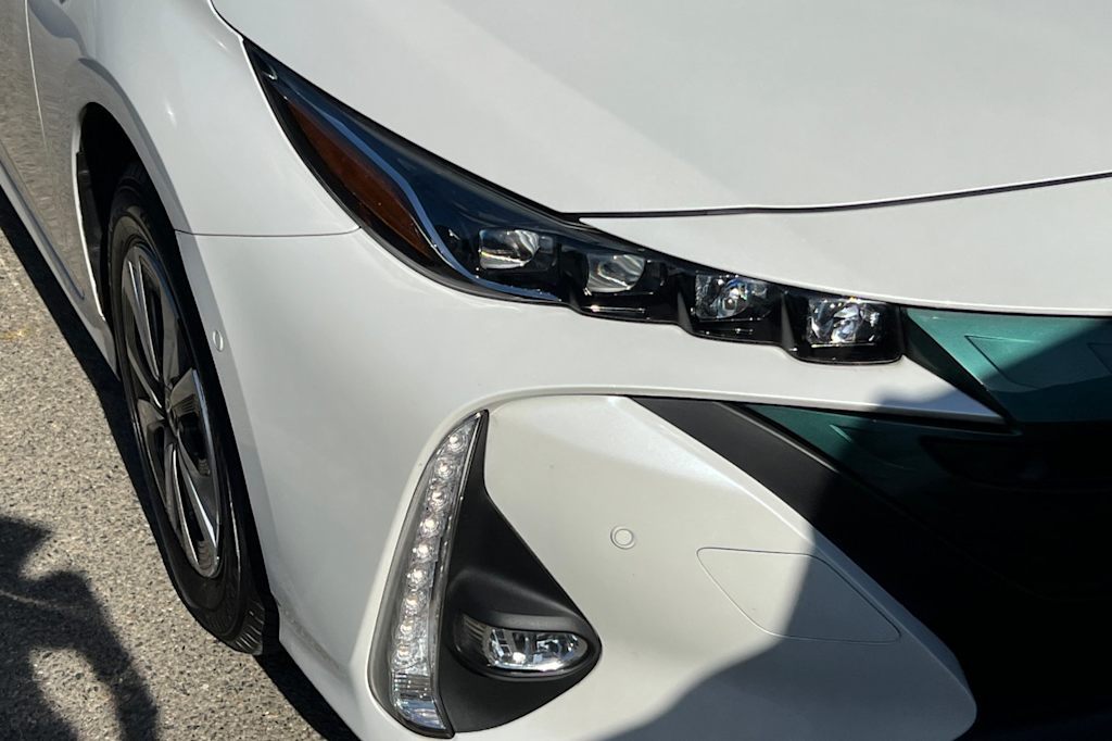 Thumbnail: 2017 Toyota Prius Prime - 15