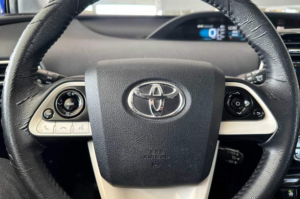 2016 Toyota Prius Three 30