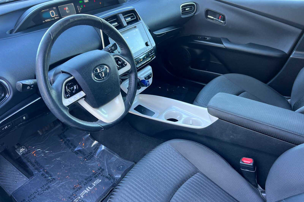 2016 Toyota Prius Three 9